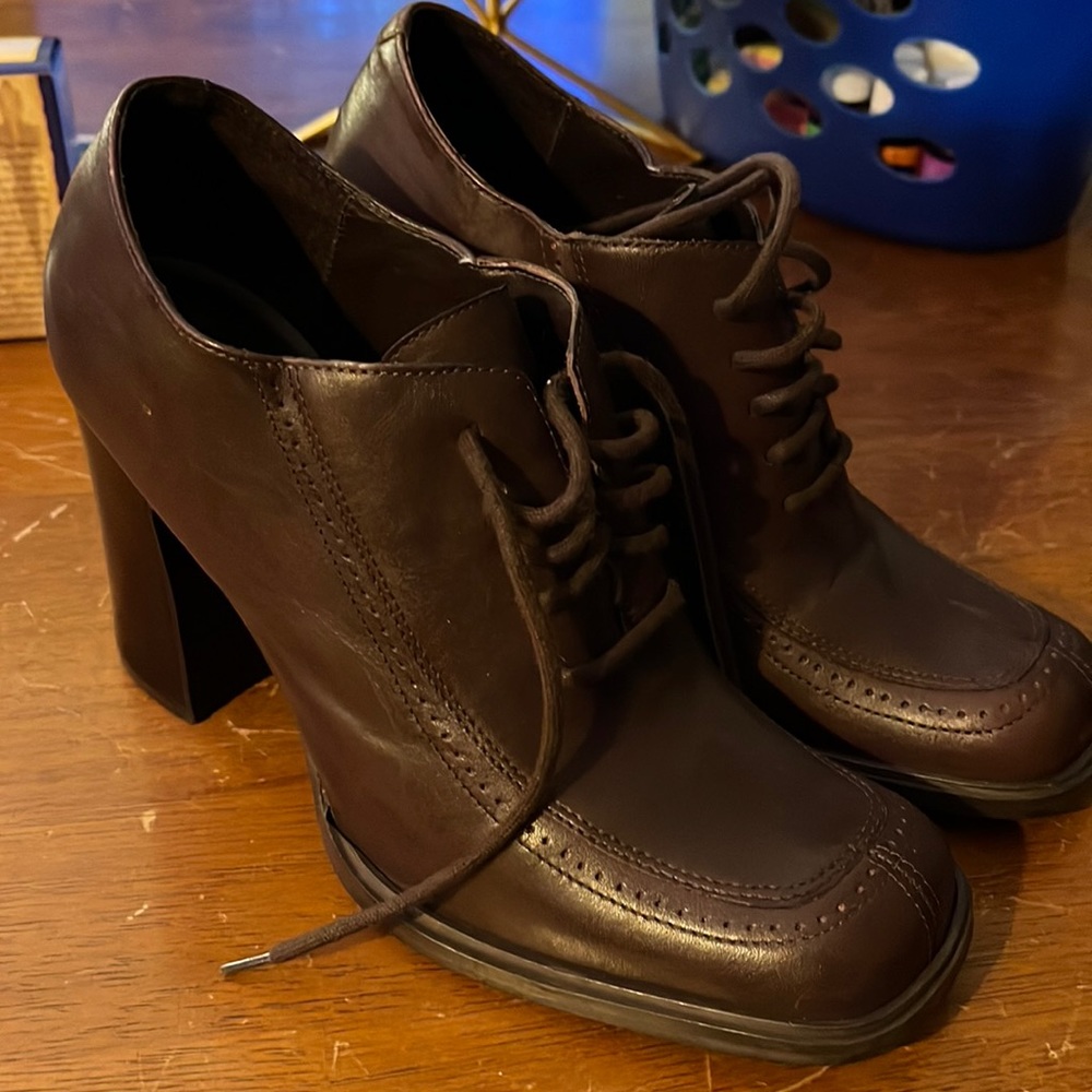 Bakers Leather Square Toe Chunk Heels Size 9